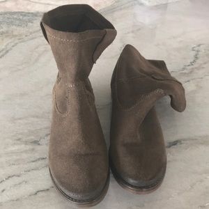 Brown ankle boots